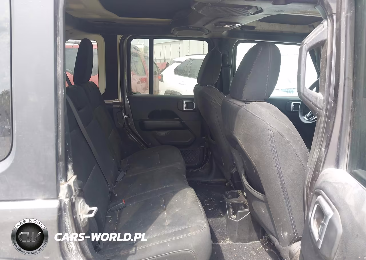 2018 Jeep Wrangler Unlimited Sahara 4X4 VIN:1C4HJXEG8JW156106 - 8