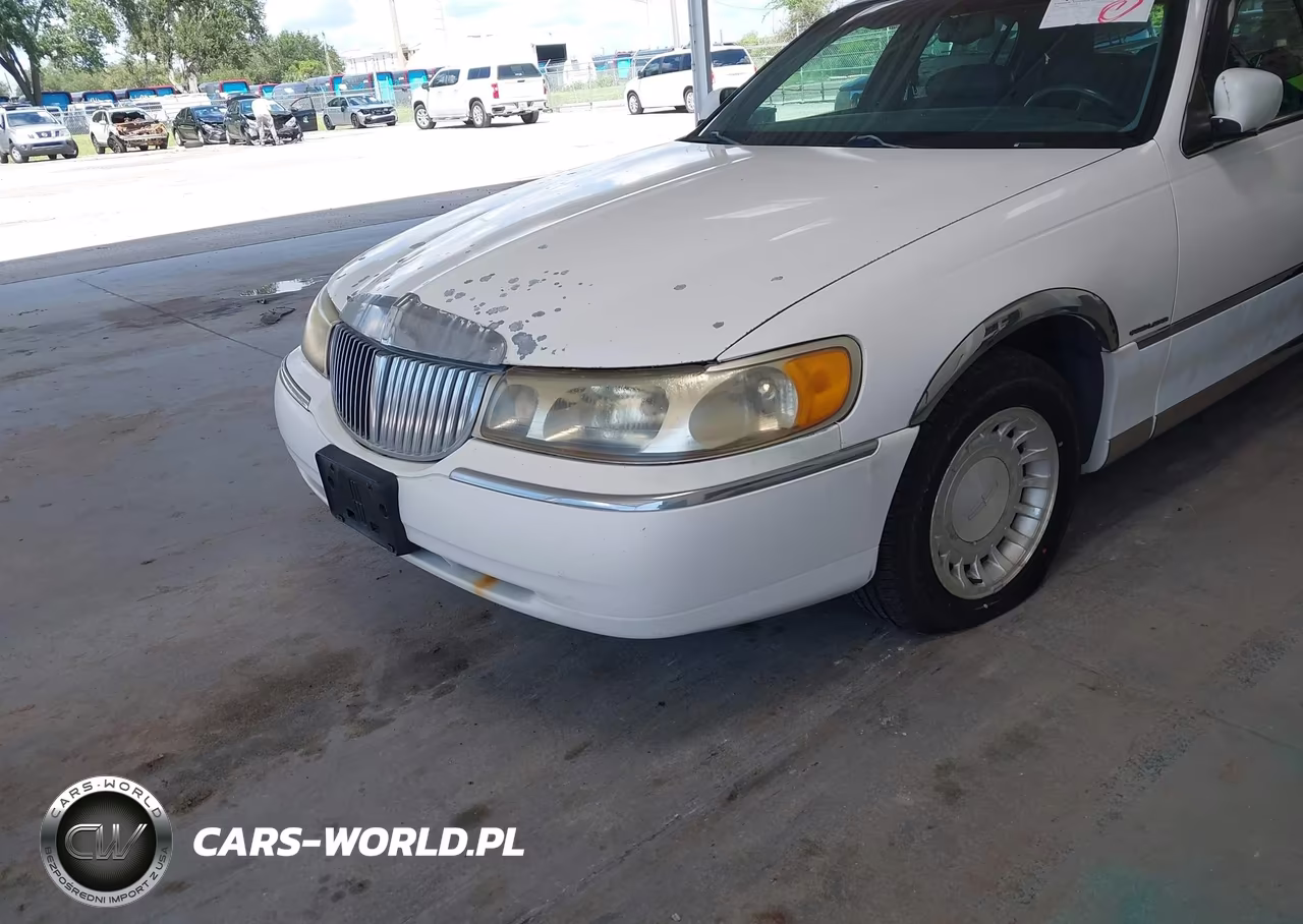2000 Lincoln Town Car Executive VIN:1LNHM81W4YY838470 - 6