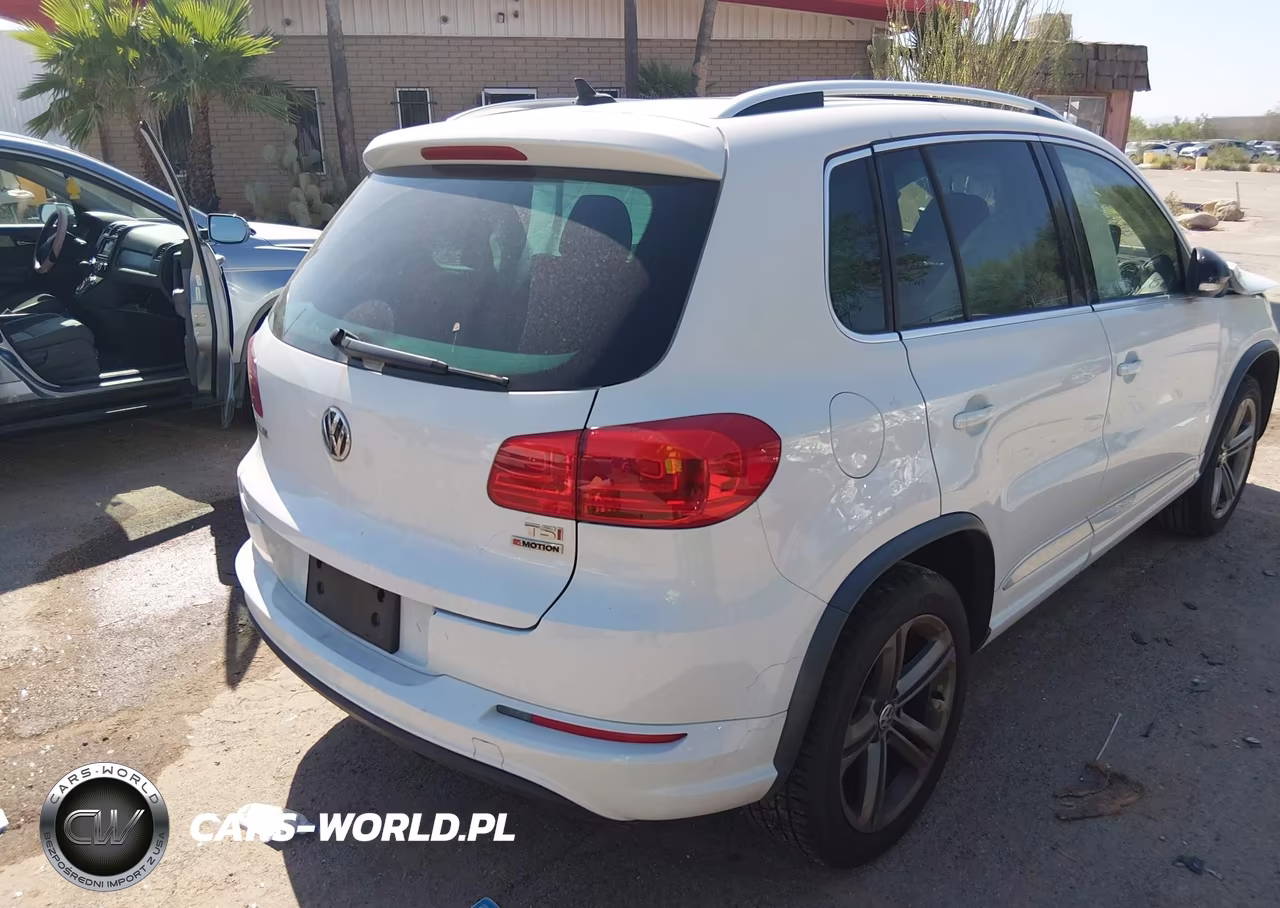 2017 Volkswagen Tiguan 2.0T Sport VIN:WVGUV7AX4HK005978 - 4