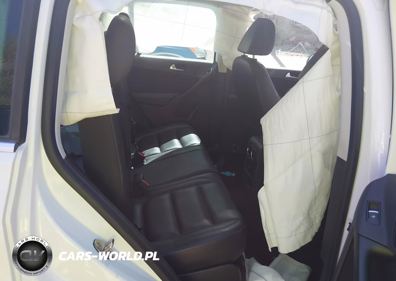 2017 Volkswagen Tiguan 2.0T Sport VIN:WVGUV7AX4HK005978 - 8