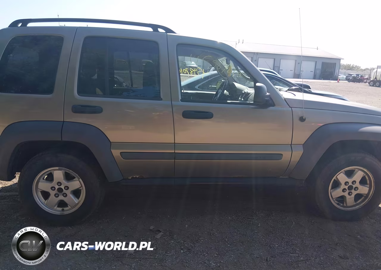 2005 Jeep Liberty Sport VIN:1J4GL48K05W681424 - 13
