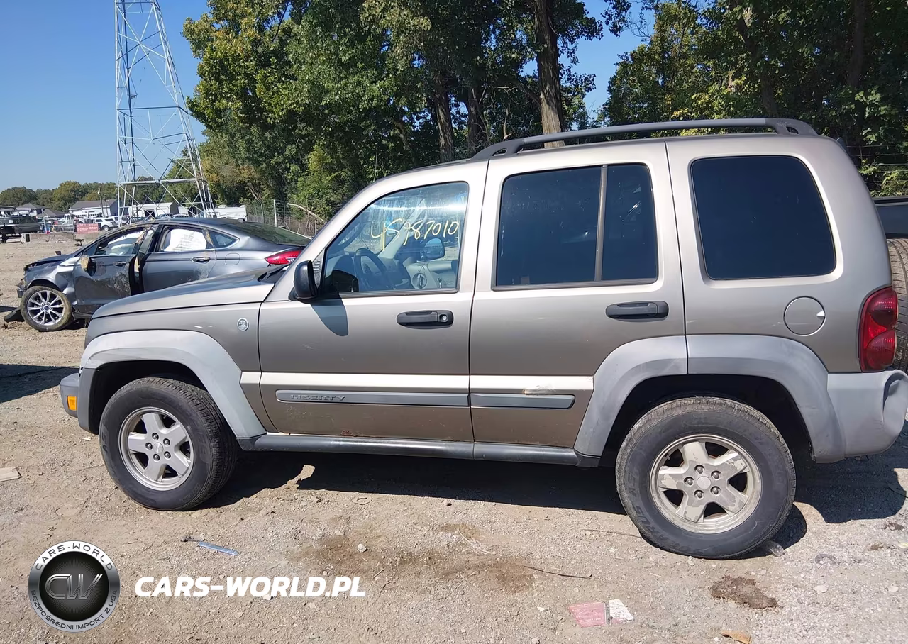 2005 Jeep Liberty Sport VIN:1J4GL48K05W681424 - 14