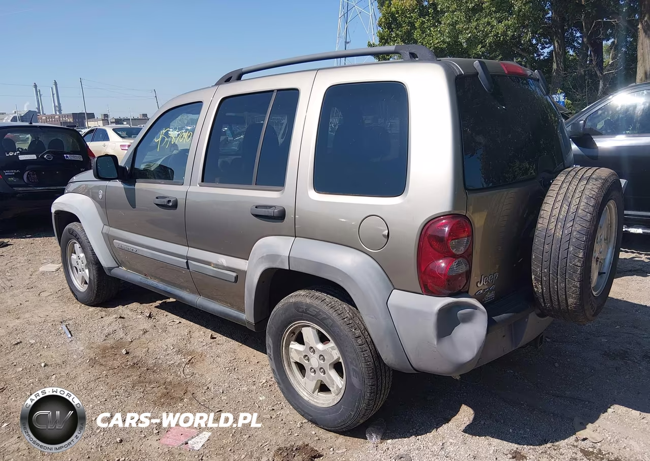 2005 Jeep Liberty Sport VIN:1J4GL48K05W681424 - 3