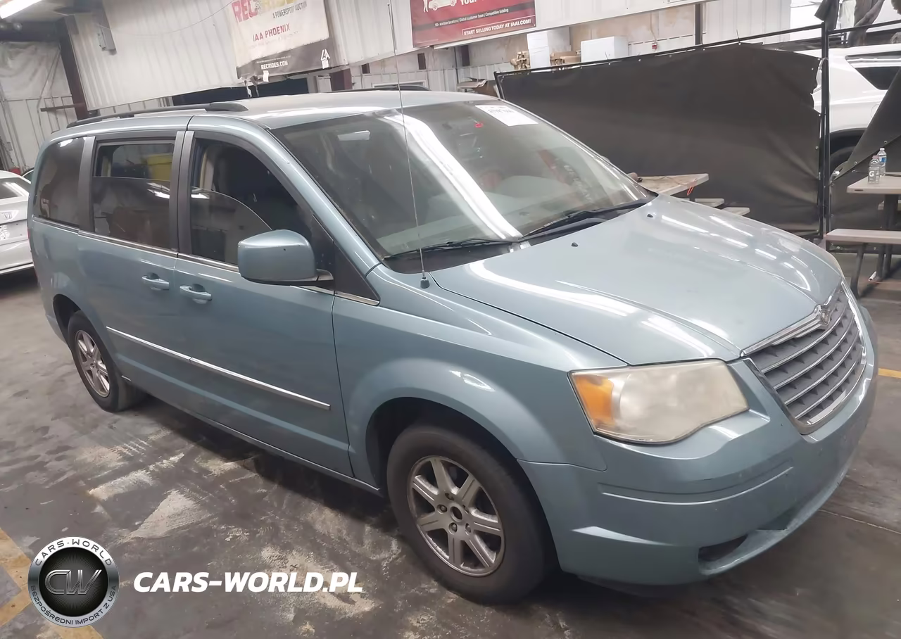 2010 Chrysler Town & Country Touring – zdjęcie 1 z 16