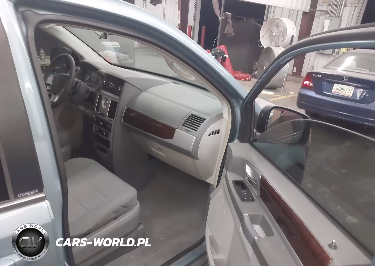 2010 Chrysler Town & Country Touring VIN:2A4RR5D17AR346402 - 5