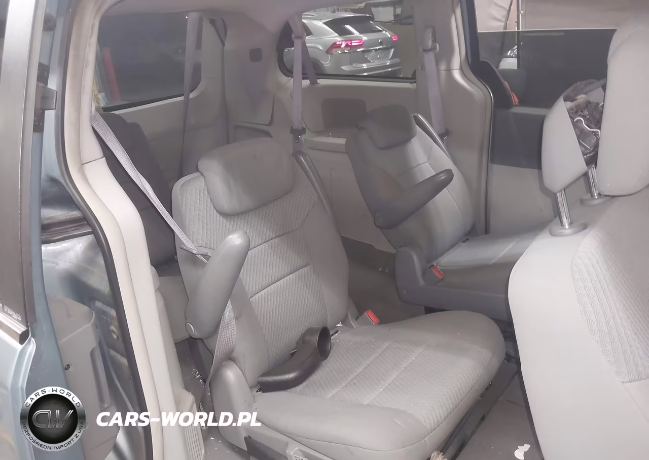 2010 Chrysler Town & Country Touring VIN:2A4RR5D17AR346402 - 8