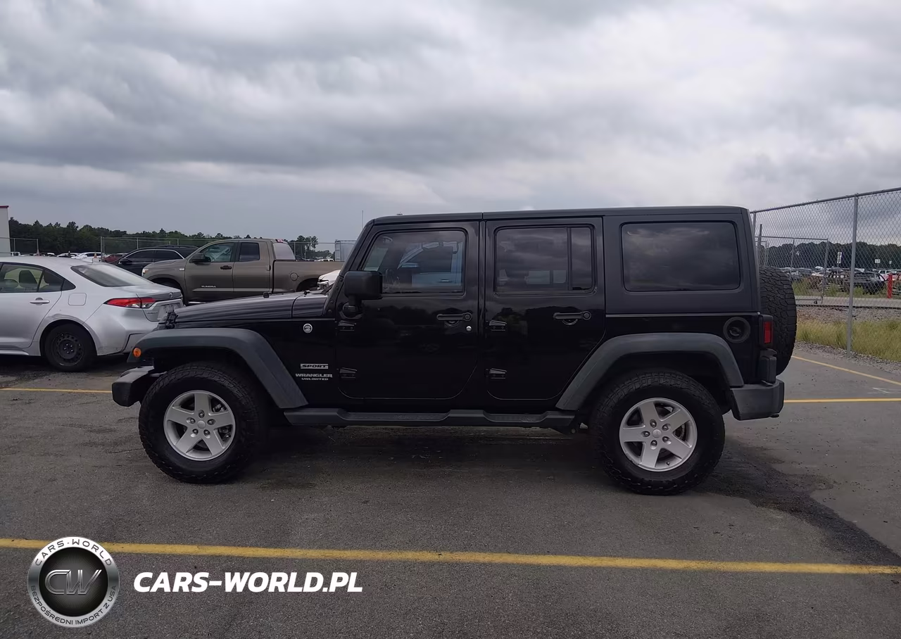 2016 Jeep Wrangler Unlimited Sport VIN:1C4BJWDG8GL148891 - 14