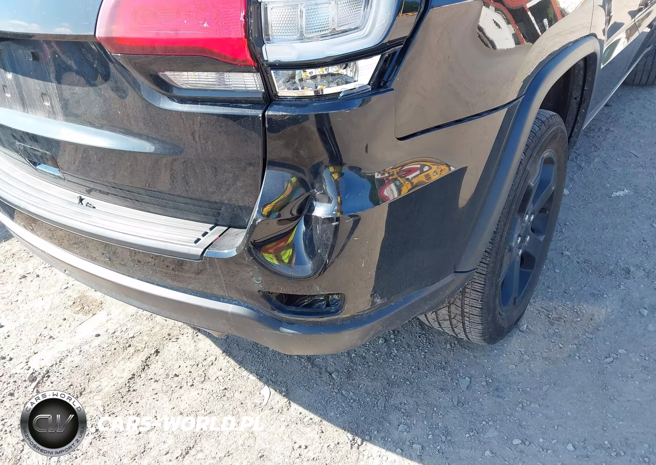 2019 Jeep Grand Cherokee Upland 4X4 VIN:1C4RJFAG3KC533965 - 17