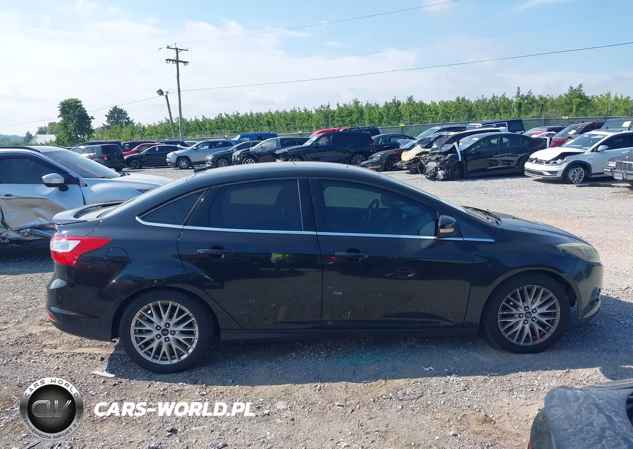 2014 Ford Focus Titanium VIN:1FADP3J28EL378027 - 13