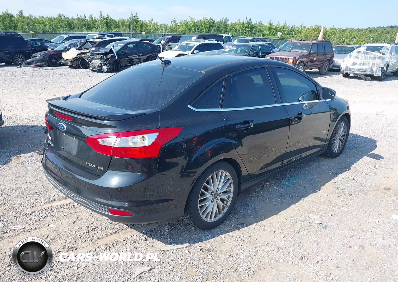 2014 Ford Focus Titanium VIN:1FADP3J28EL378027 - 4