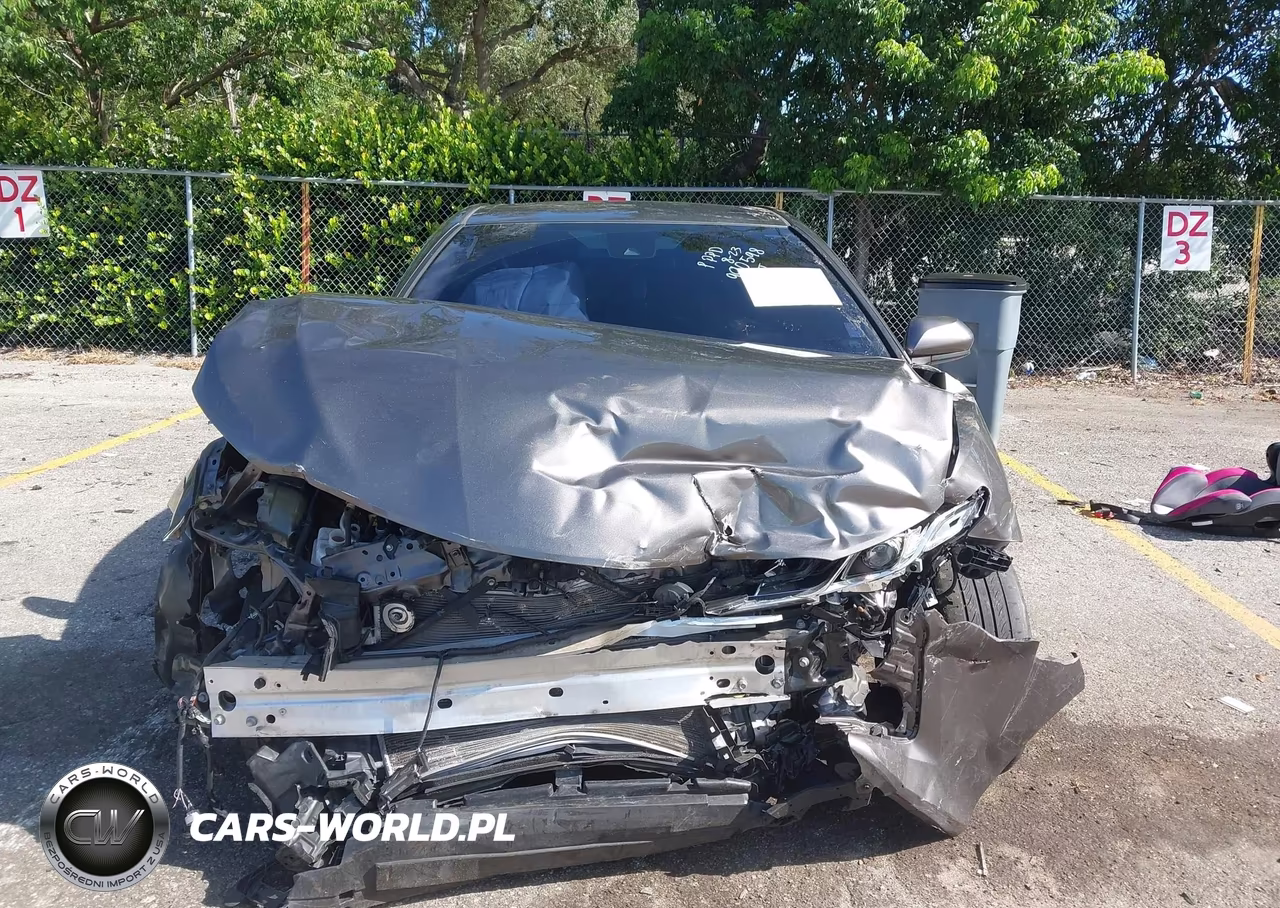 2020 Toyota Camry Le VIN:4T1C11AK1LU990598 - 12
