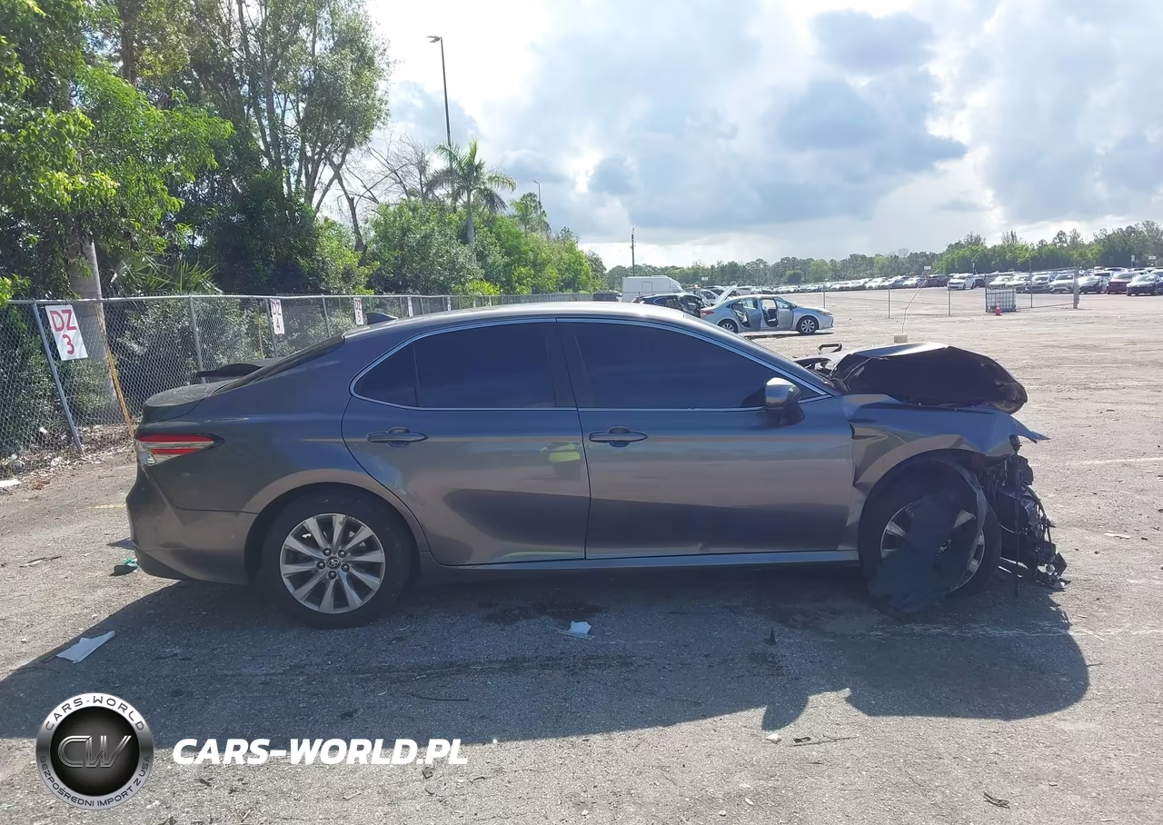 2020 Toyota Camry Le VIN:4T1C11AK1LU990598 - 13