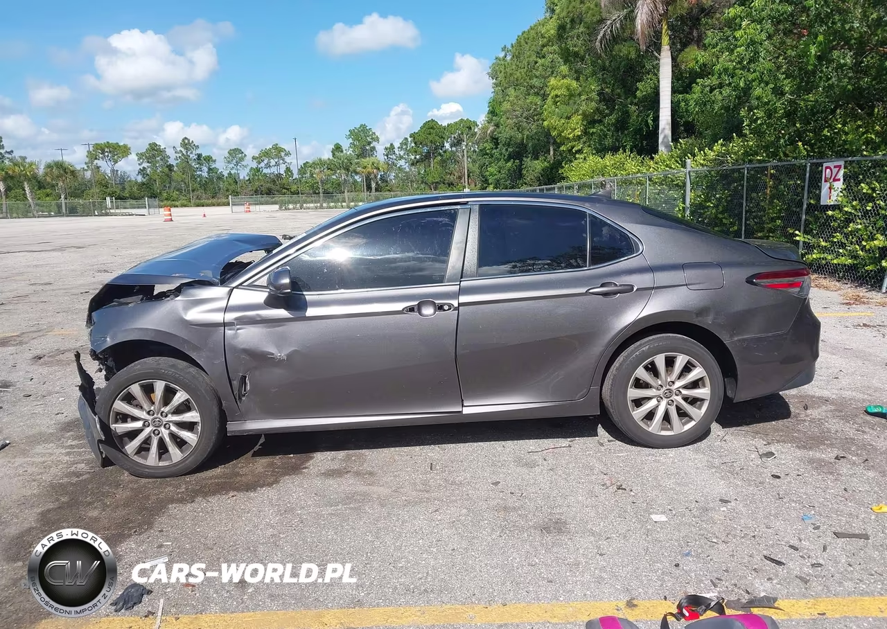 2020 Toyota Camry Le VIN:4T1C11AK1LU990598 - 14
