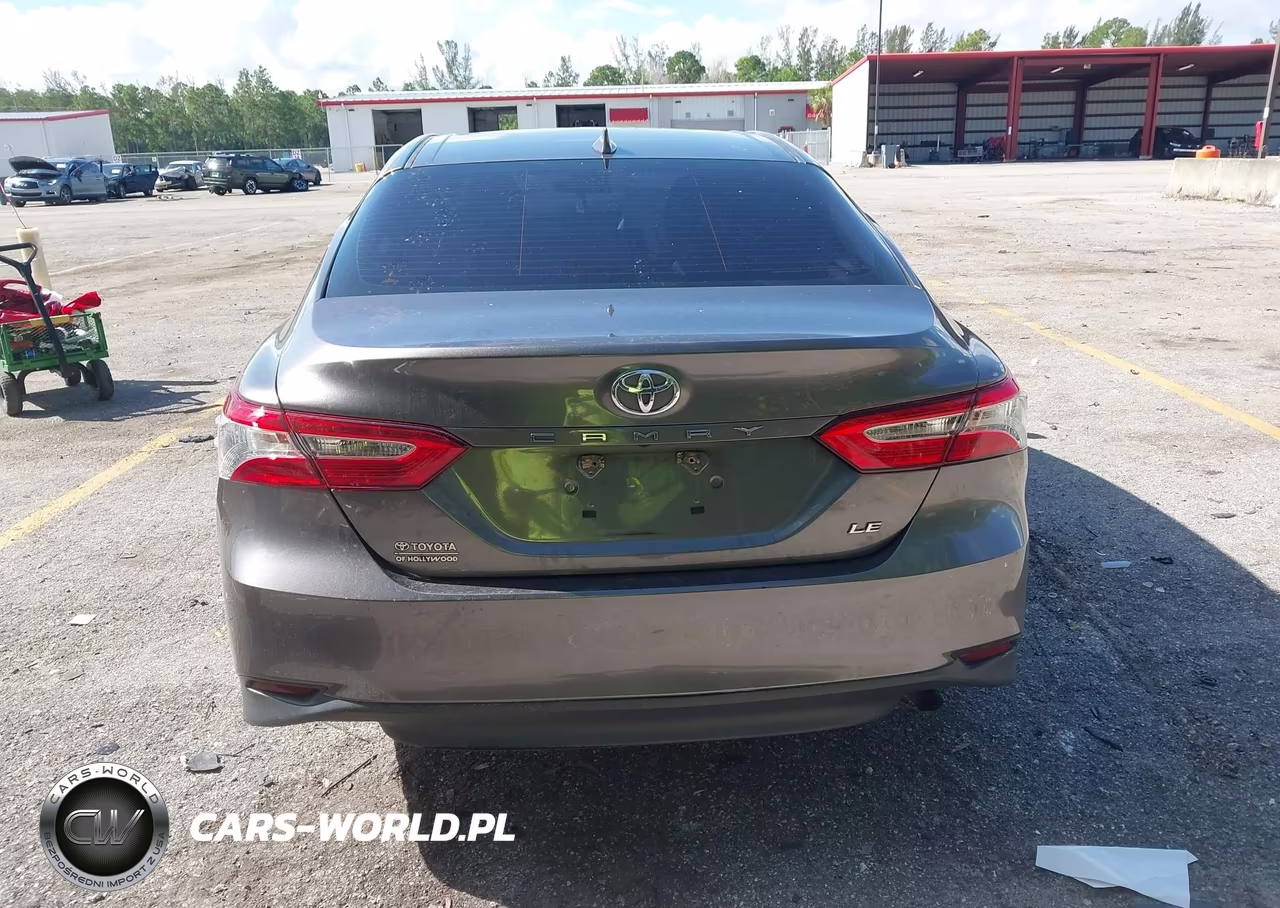 2020 Toyota Camry Le VIN:4T1C11AK1LU990598 - 16