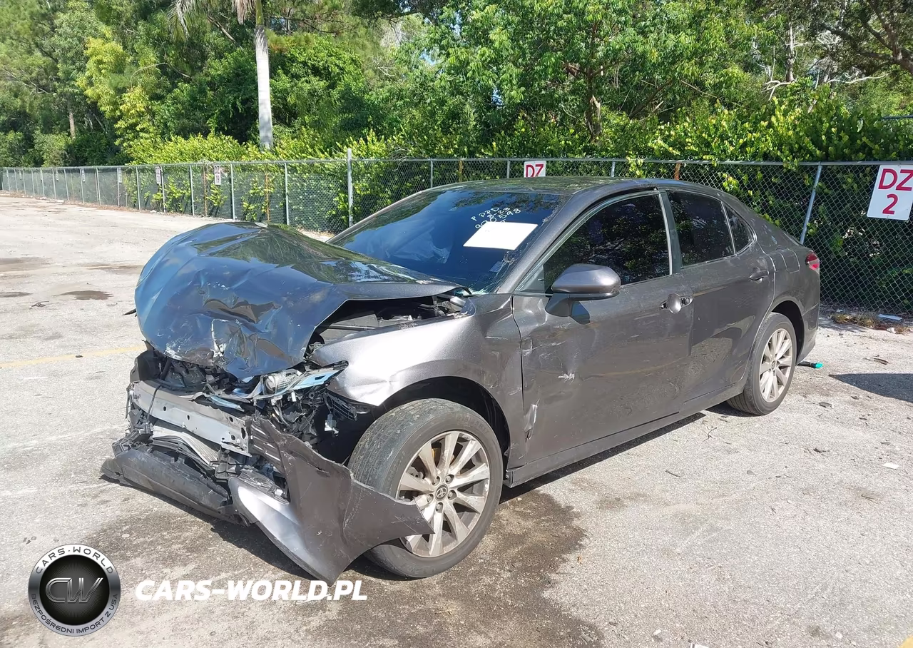 2020 Toyota Camry Le VIN:4T1C11AK1LU990598 - 2
