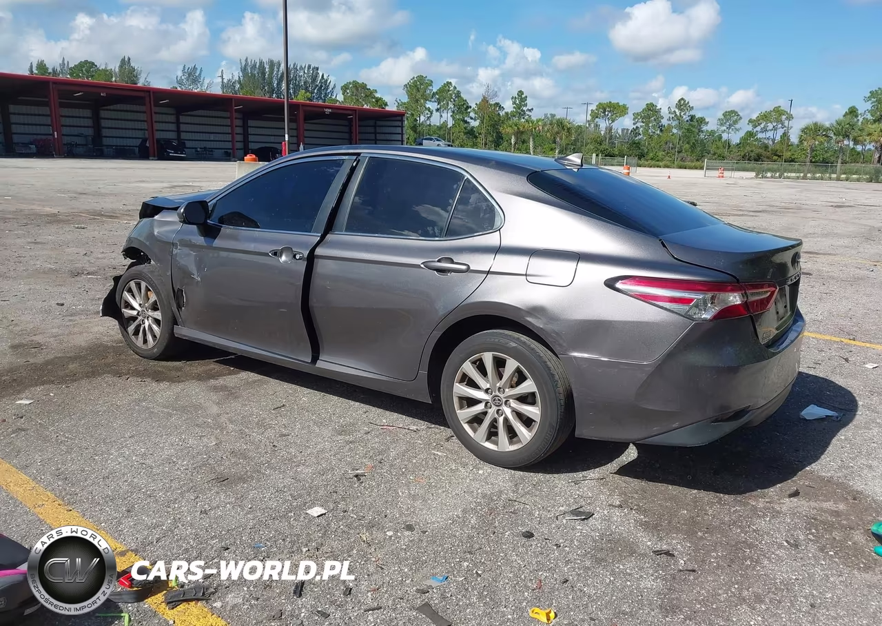2020 Toyota Camry Le VIN:4T1C11AK1LU990598 - 3