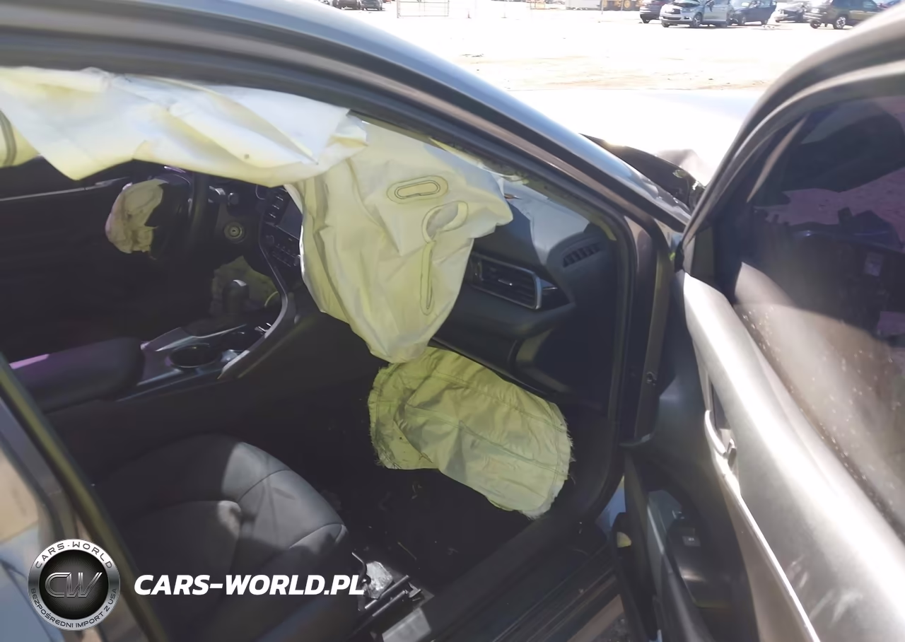 2020 Toyota Camry Le VIN:4T1C11AK1LU990598 - 5