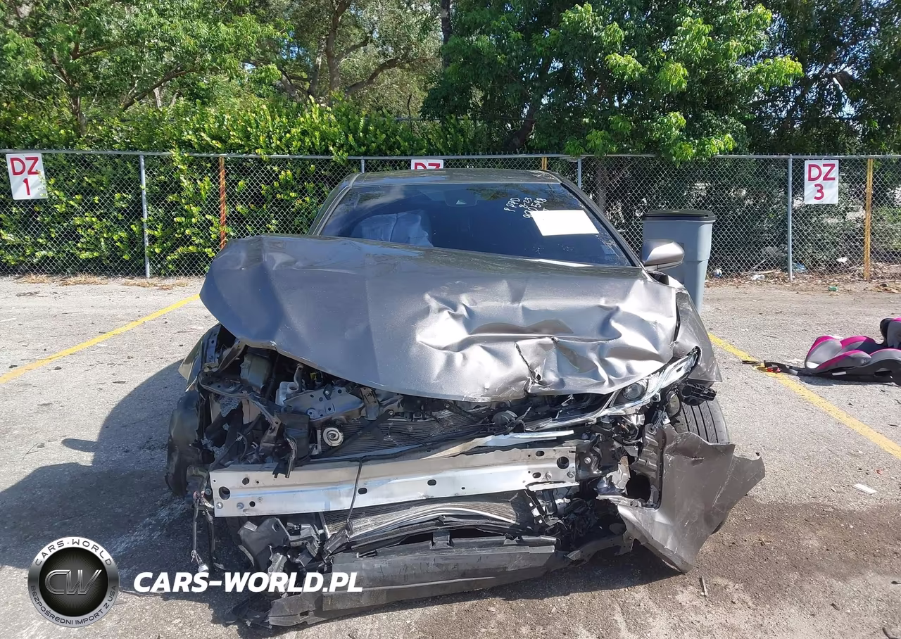 2020 Toyota Camry Le VIN:4T1C11AK1LU990598 - 6