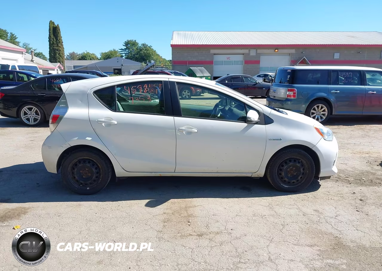 2014 Toyota Prius C One VIN:JTDKDTB34E1567626 - 13