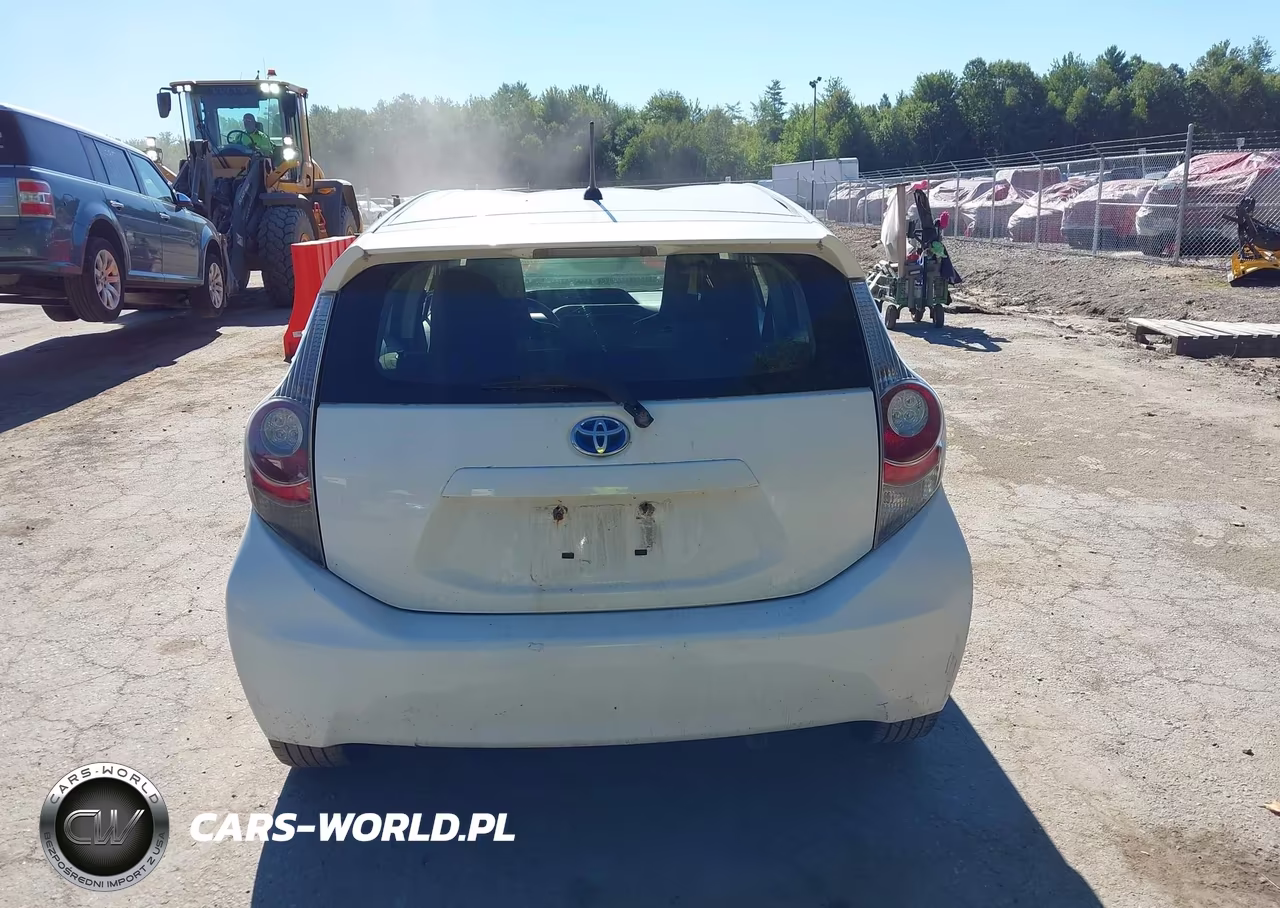 2014 Toyota Prius C One VIN:JTDKDTB34E1567626 - 16