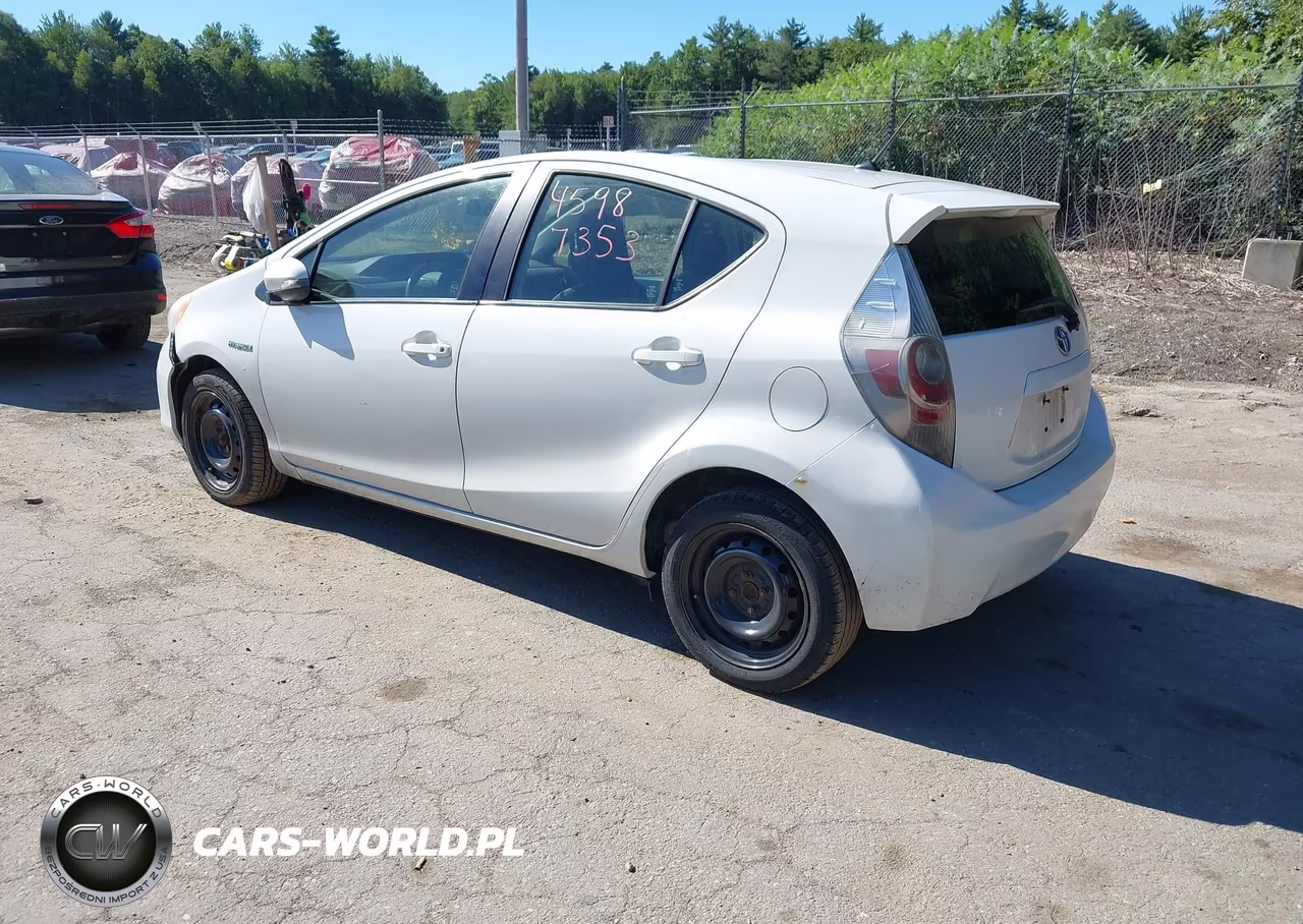 2014 Toyota Prius C One VIN:JTDKDTB34E1567626 - 3