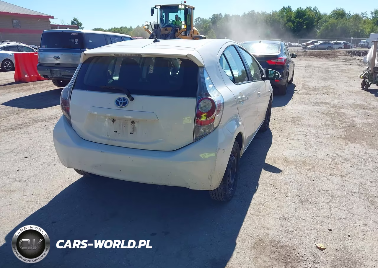 2014 Toyota Prius C One VIN:JTDKDTB34E1567626 - 4