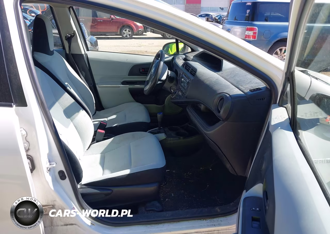 2014 Toyota Prius C One VIN:JTDKDTB34E1567626 - 5