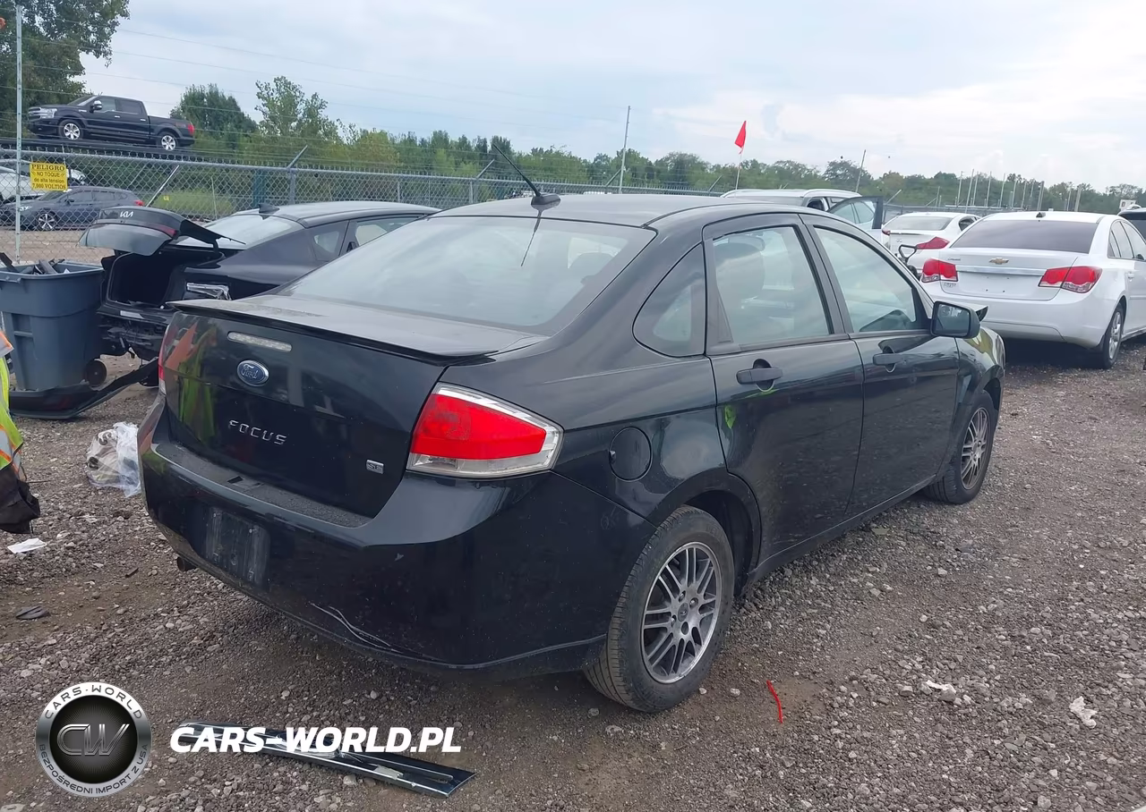 2011 Ford Focus Se VIN:1FAHP3FN1BW176032 - 4