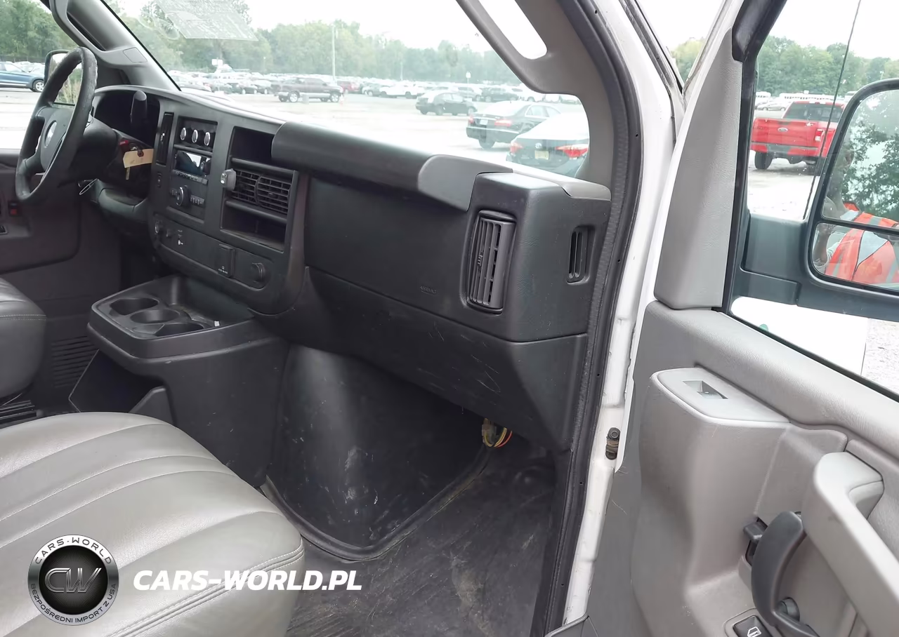 2017 Chevrolet Express 2500 Work Van VIN:1GCWGAFFXH1350197 - 5