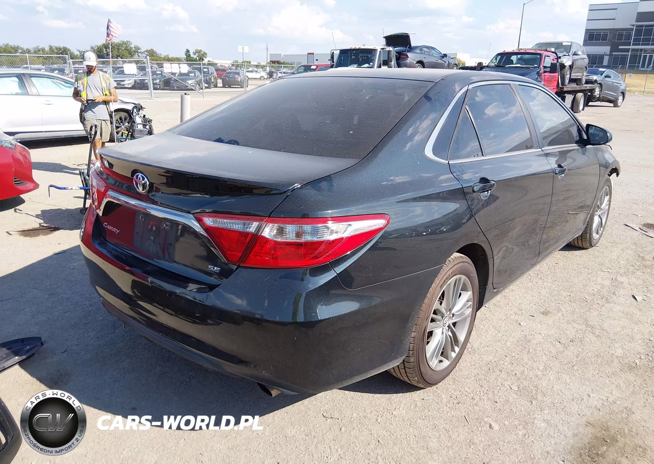 2015 Toyota Camry Se VIN:4T1BF1FK7FU028641 - 4