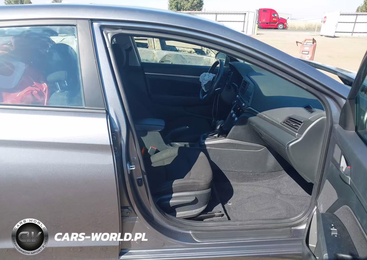 2020 Hyundai Elantra Value Edition VIN:5NPD84LF6LH520096 - 5