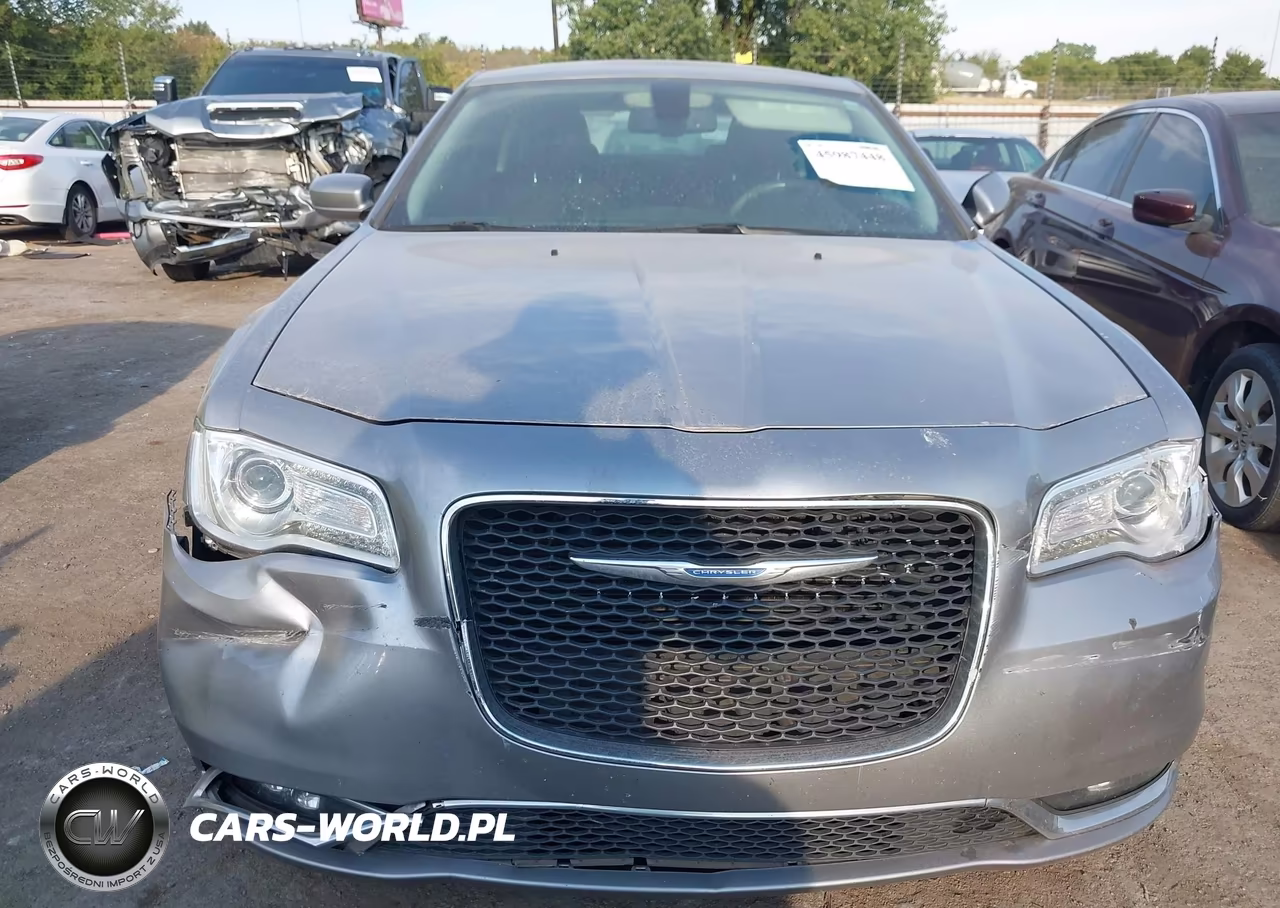 2018 Chrysler 300 Touring VIN:2C3CCAAG4JH208227 - 12