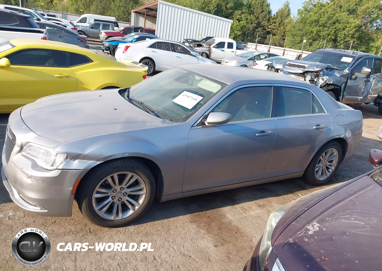 2018 Chrysler 300 Touring VIN:2C3CCAAG4JH208227 - 14