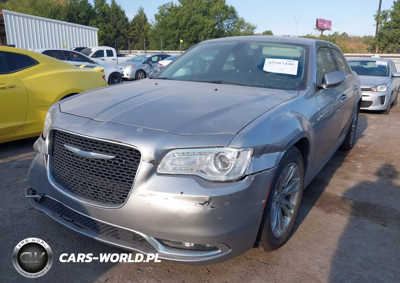 2018 Chrysler 300 Touring VIN:2C3CCAAG4JH208227 - 2