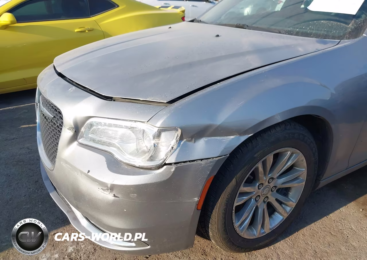 2018 Chrysler 300 Touring VIN:2C3CCAAG4JH208227 - 6