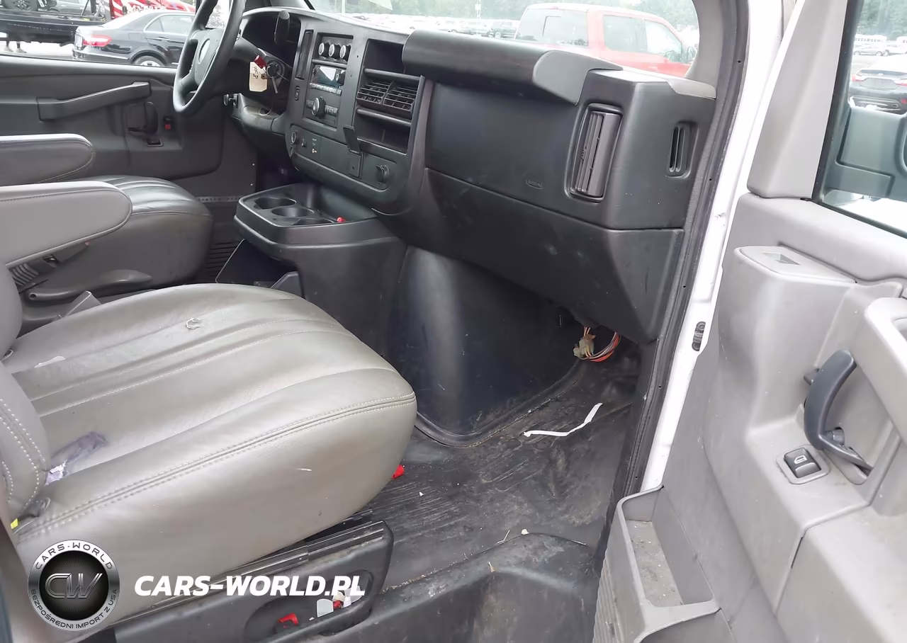2017 Chevrolet Express 2500 Work Van VIN:1GCWGAFF2H1299293 - 5