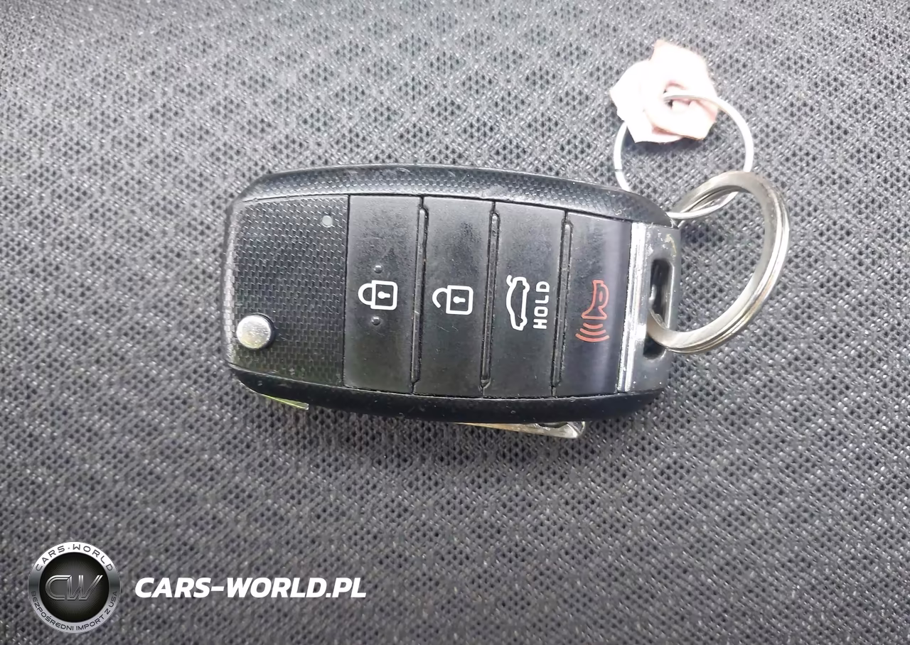 2018 Kia Optima S VIN:5XXGT4L34JG226724 - 11