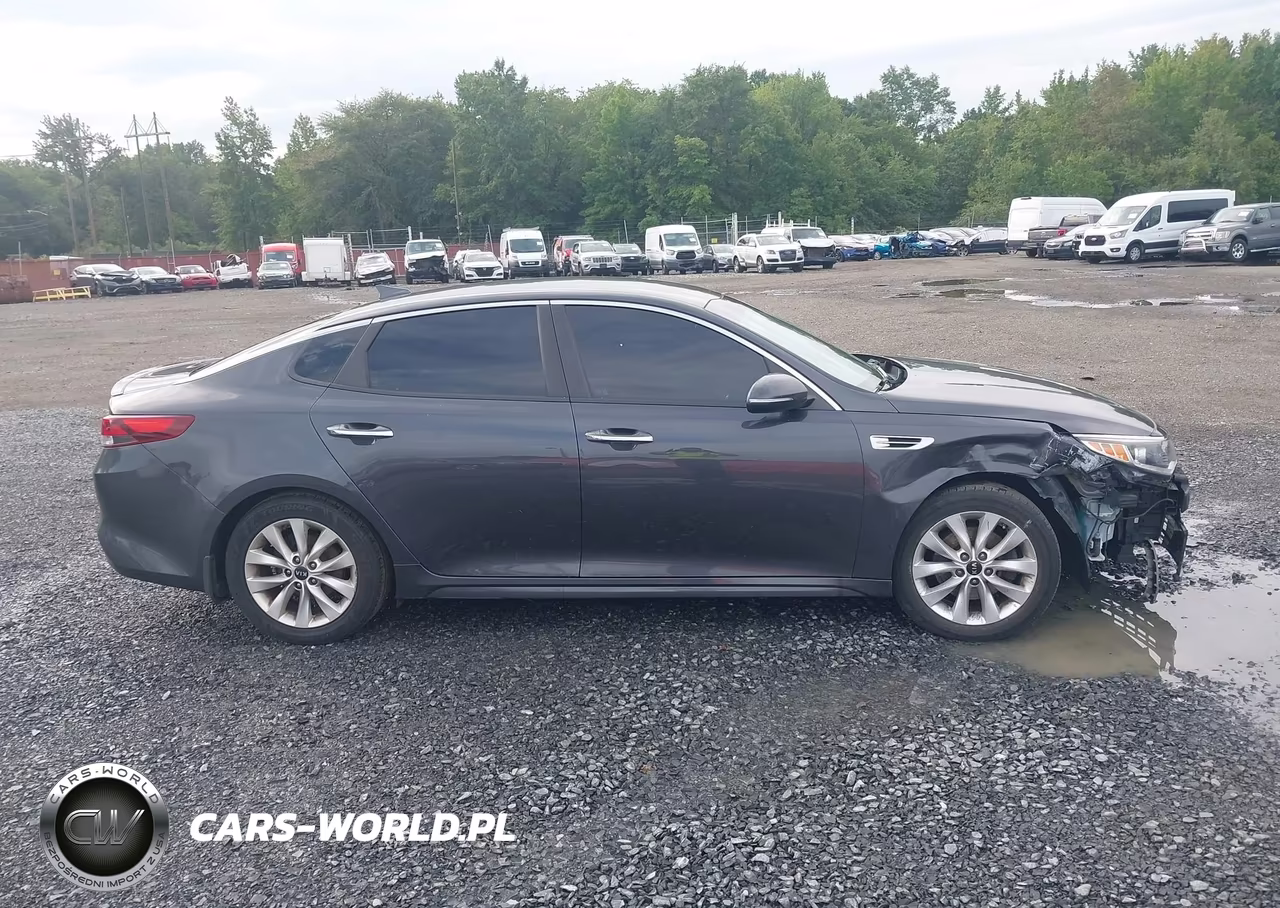 2018 Kia Optima S VIN:5XXGT4L34JG226724 - 13
