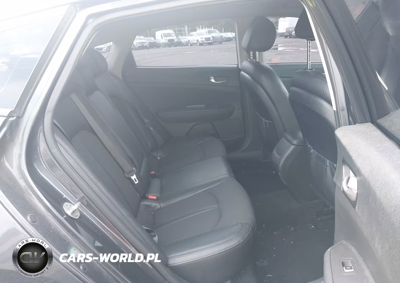 2018 Kia Optima S VIN:5XXGT4L34JG226724 - 8