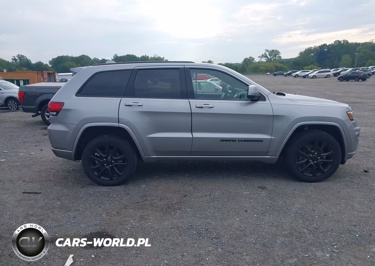 2021 Jeep Grand Cherokee Laredo X 4X4 VIN:1C4RJFAG0MC536759 - 13