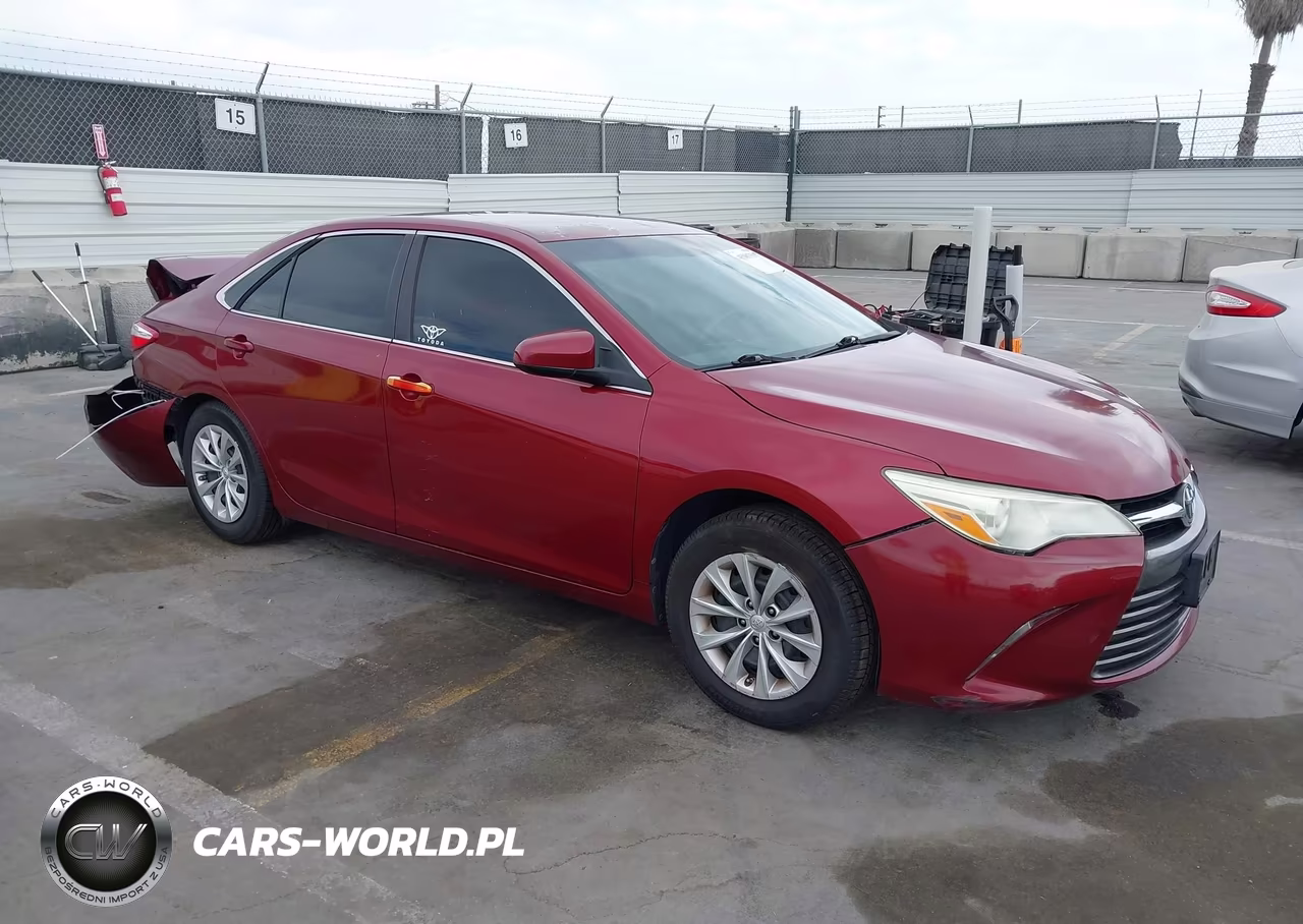 2016 Toyota Camry Le – zdjęcie 1 z 16