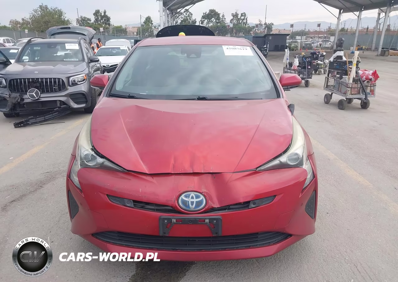 2018 Toyota Prius Three VIN:JTDKARFU3J3067499 - 12
