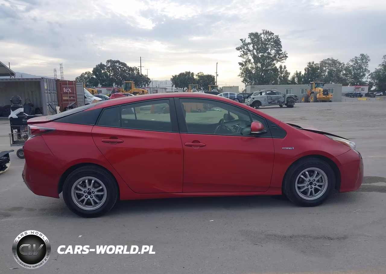 2018 Toyota Prius Three VIN:JTDKARFU3J3067499 - 13