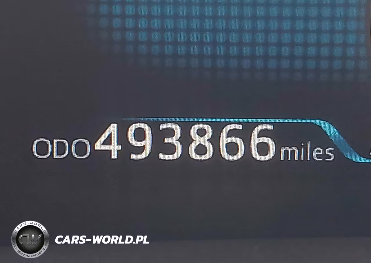 2018 Toyota Prius Three VIN:JTDKARFU3J3067499 - 15