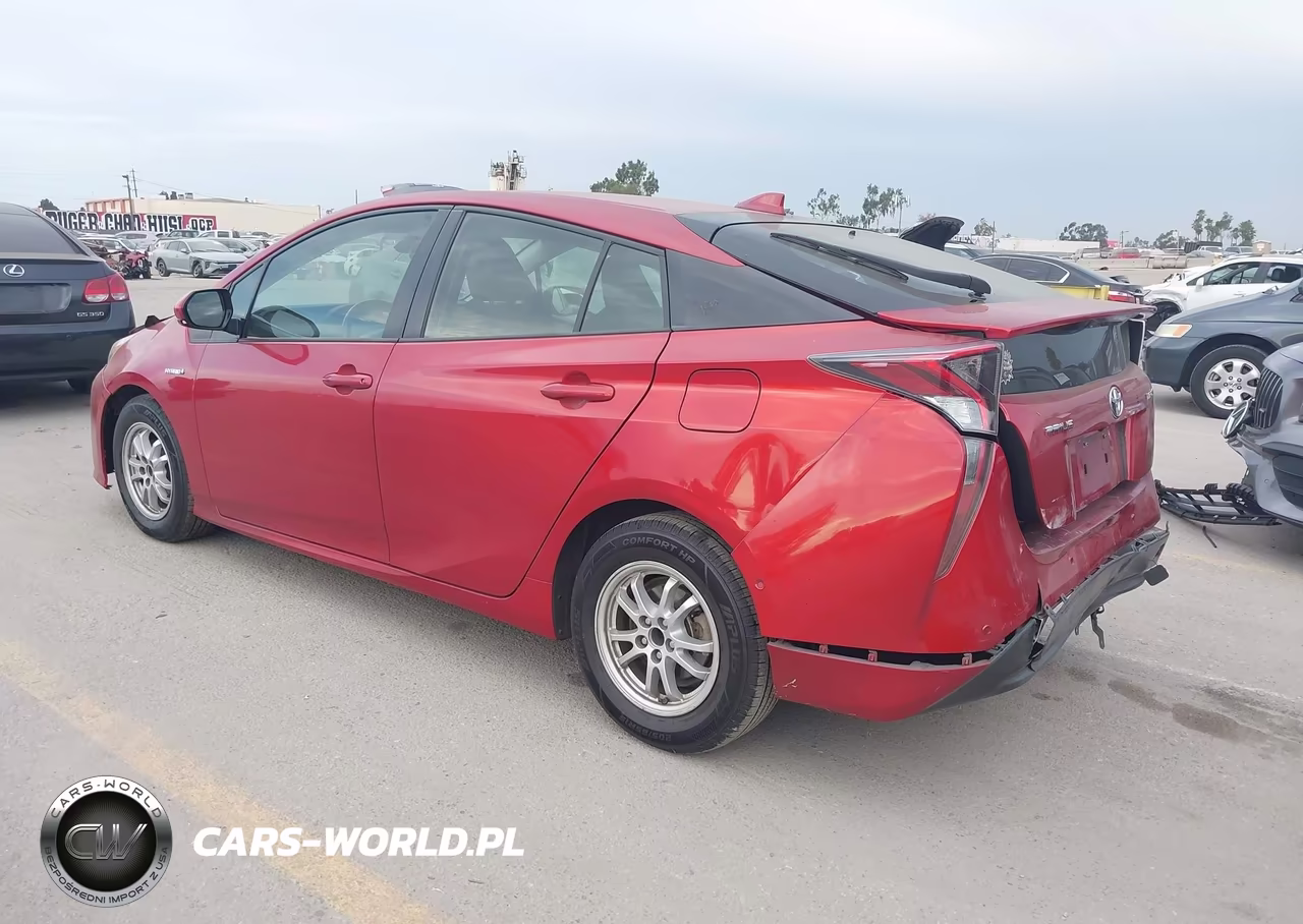 2018 Toyota Prius Three VIN:JTDKARFU3J3067499 - 3
