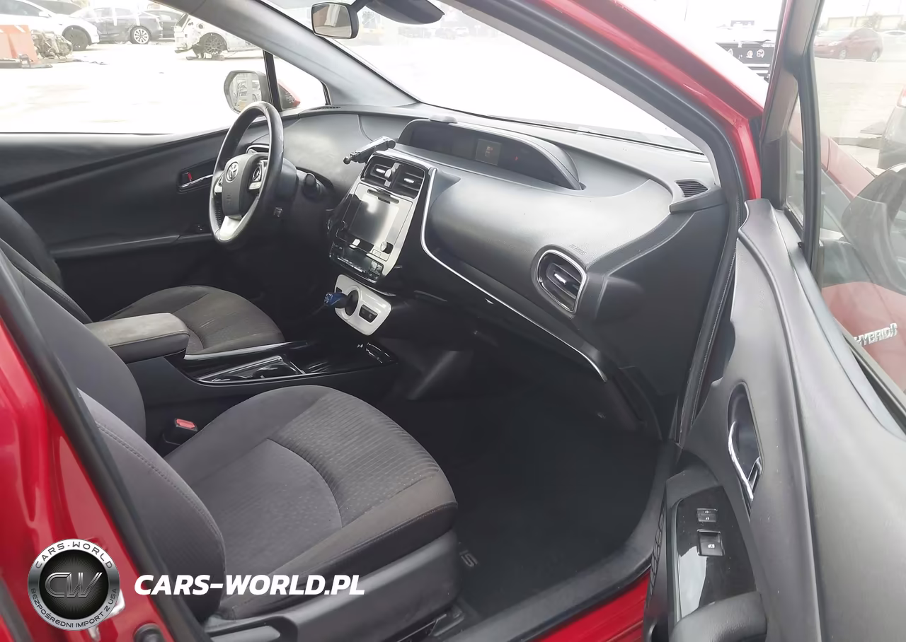 2018 Toyota Prius Three VIN:JTDKARFU3J3067499 - 5