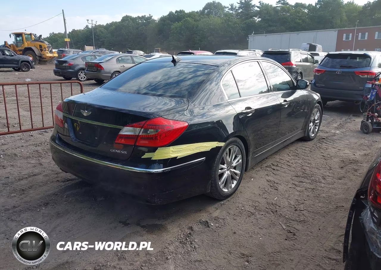 2013 Hyundai Genesis 3.8 VIN:KMHGC4DD5DU242609 - 4
