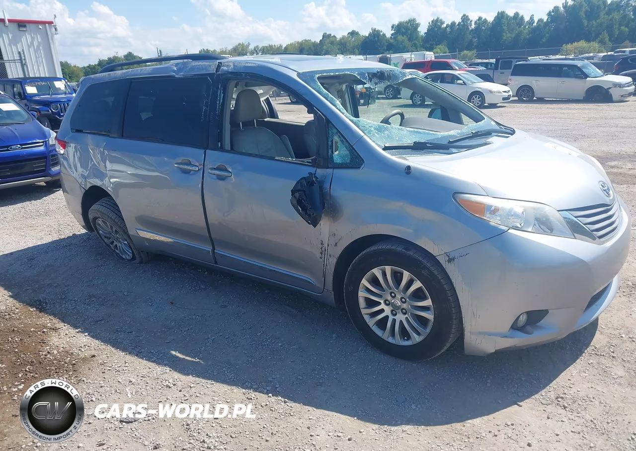 2013 Toyota Sienna Xle V6 8 Passenger