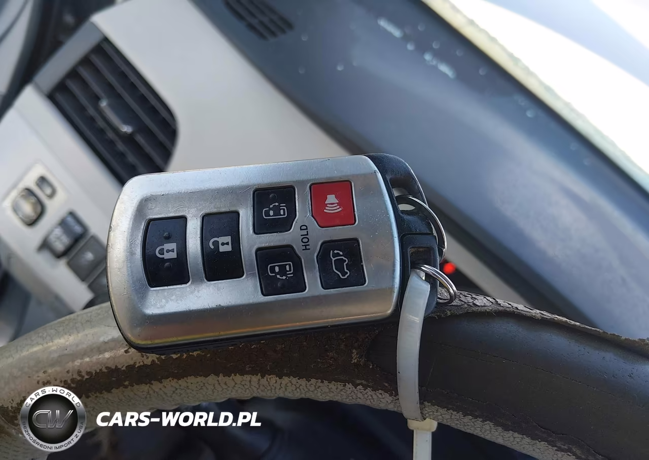 2013 Toyota Sienna Xle V6 8 Passenger VIN:5TDYK3DC8DS290803 - 11