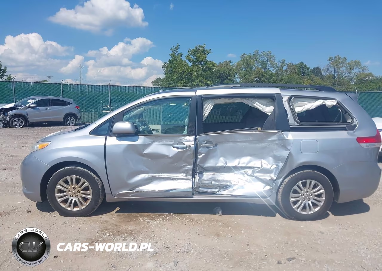 2013 Toyota Sienna Xle V6 8 Passenger VIN:5TDYK3DC8DS290803 - 14